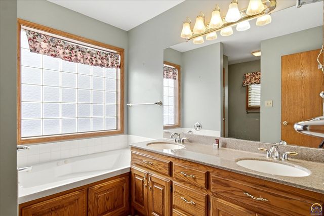 7315 SW Ambassador PL, Topeka, KS 66610