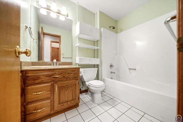 7315 SW Ambassador PL, Topeka, KS 66610