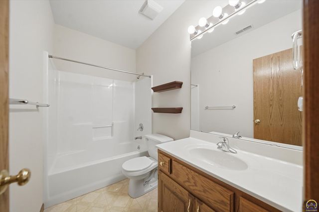 7315 SW Ambassador PL, Topeka, KS 66610