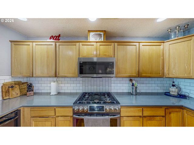 442 N BRIDGETON Rd, Portland, OR 97217