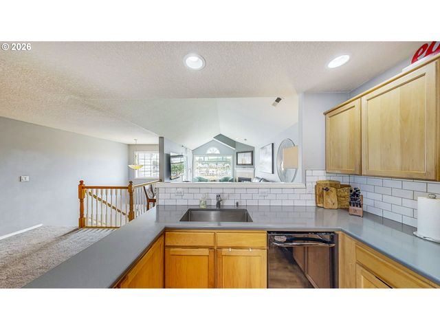442 N BRIDGETON Rd, Portland, OR 97217