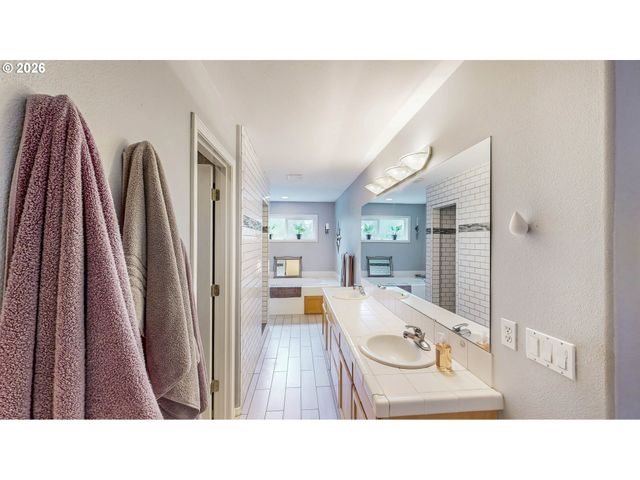 442 N BRIDGETON Rd, Portland, OR 97217
