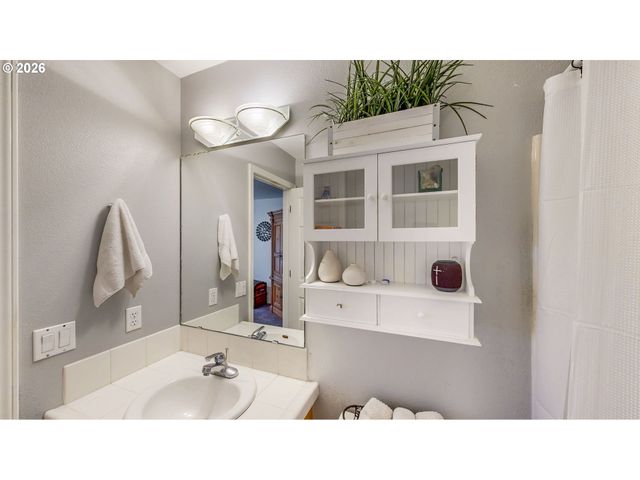 442 N BRIDGETON Rd, Portland, OR 97217