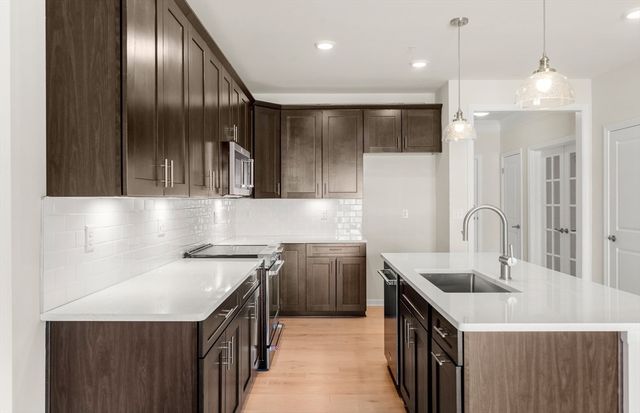 6 Stratton Drive 303, Woburn, MA 01801