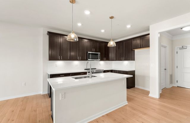6 Stratton Drive 303, Woburn, MA 01801