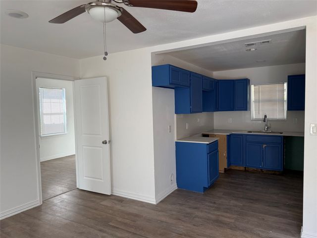 3233 Springview Avenue, Dallas, TX 75216