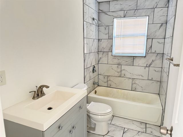 3233 Springview Avenue, Dallas, TX 75216