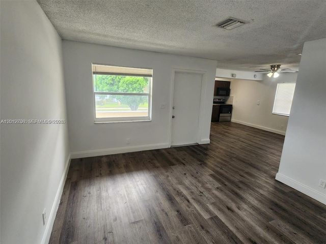 4117 Woodside Dr 4, Coral Springs, FL 33065