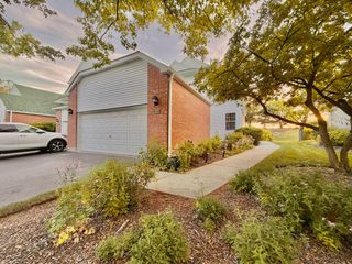 112 Pembroke Circle, Lake Bluff, IL 60044