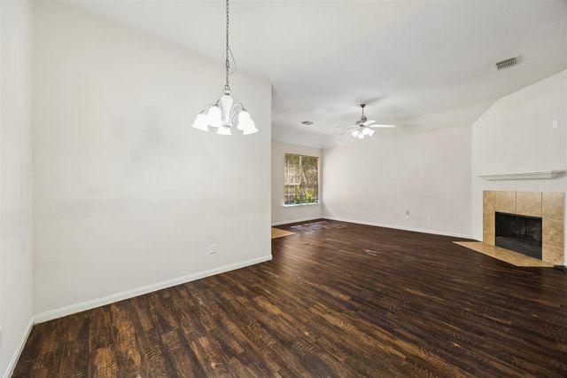 2847 Whitman Drive, Montgomery, TX 77356