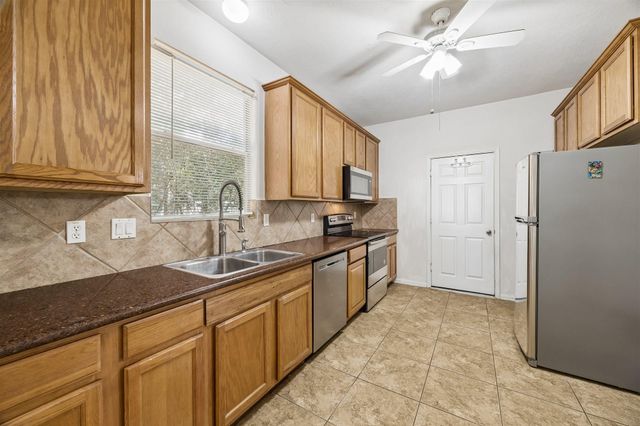 2847 Whitman Drive, Montgomery, TX 77356