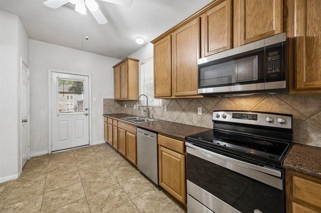 2847 Whitman Drive, Montgomery, TX 77356