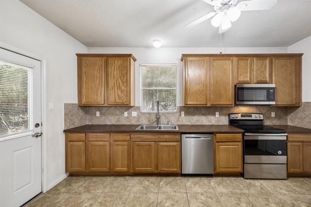2847 Whitman Drive, Montgomery, TX 77356