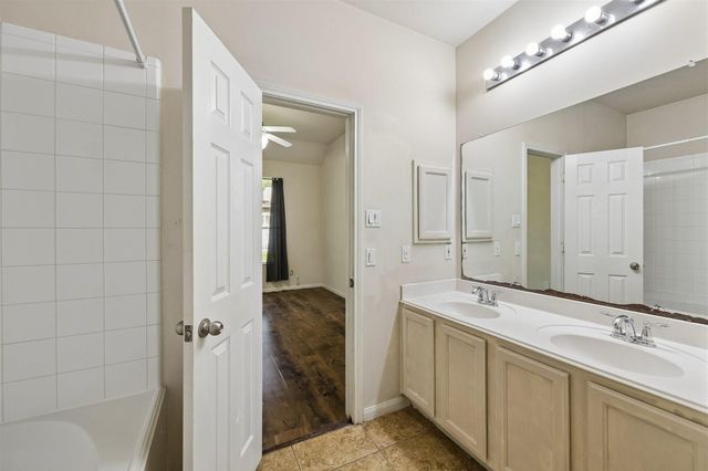 2847 Whitman Drive, Montgomery, TX 77356