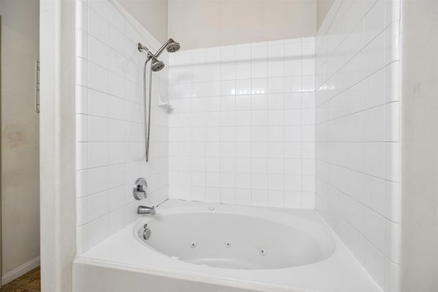 2847 Whitman Drive, Montgomery, TX 77356
