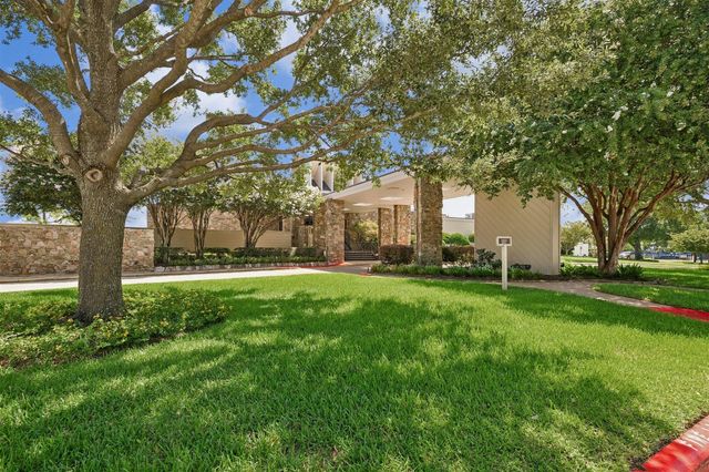 2847 Whitman Drive, Montgomery, TX 77356