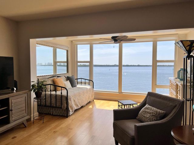 52 Yacht Club Drive 308, North Palm Beach, FL 33408