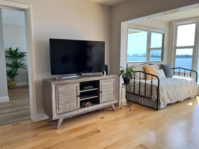 52 Yacht Club Drive 308, North Palm Beach, FL 33408