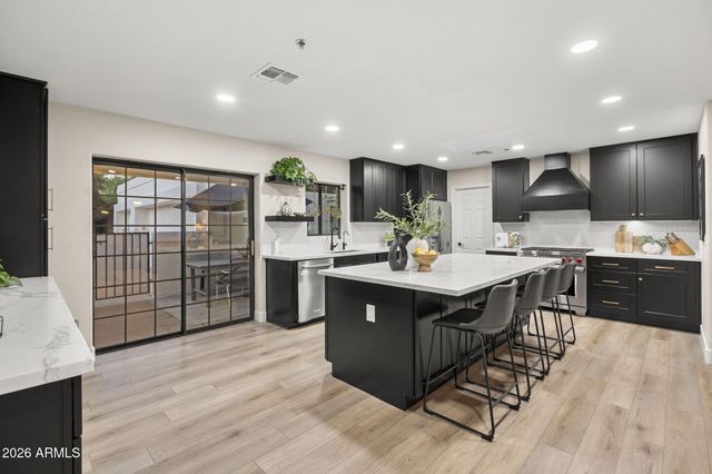 10945 E SAN SALVADOR Drive, Scottsdale, AZ 85259