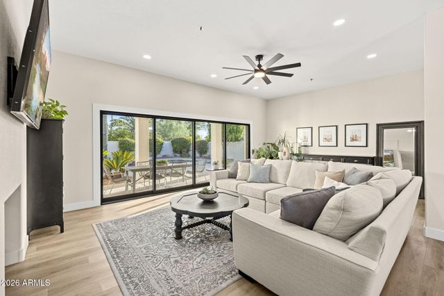 10945 E SAN SALVADOR Drive, Scottsdale, AZ 85259