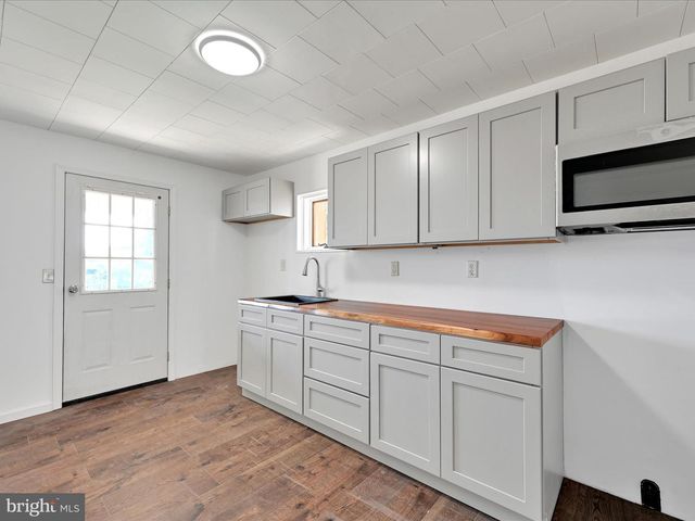 117 N OAK ST, Coal Township, PA 17866