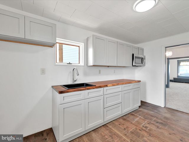 117 N OAK ST, Coal Township, PA 17866