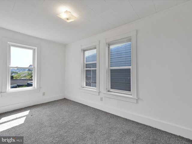 117 N OAK ST, Coal Township, PA 17866