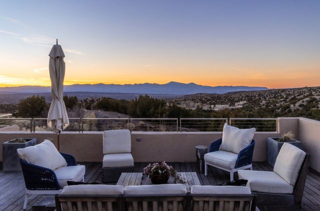 24 Calle Encanto, Tesuque, NM 87506