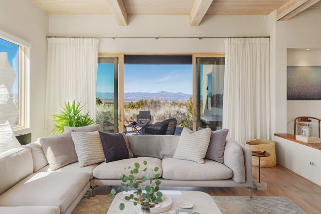 24 Calle Encanto, Tesuque, NM 87506