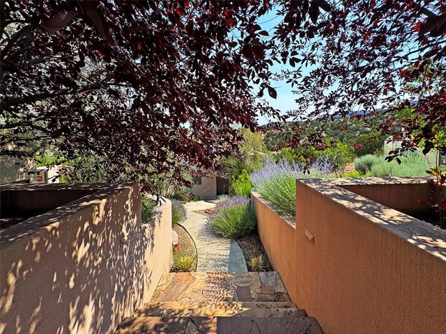24 Calle Encanto, Tesuque, NM 87506