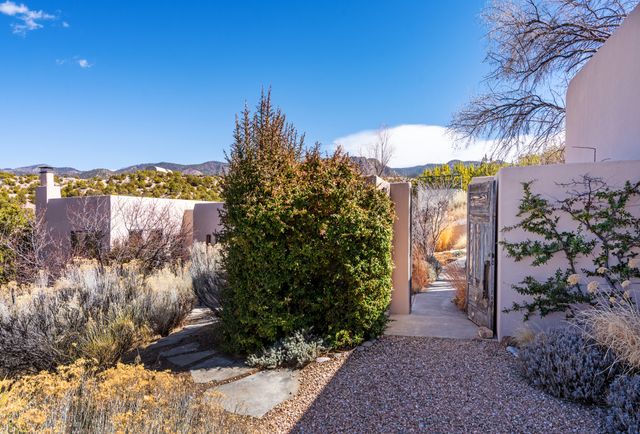24 Calle Encanto, Tesuque, NM 87506