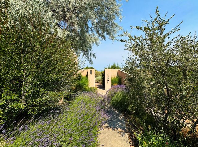 24 Calle Encanto, Tesuque, NM 87506