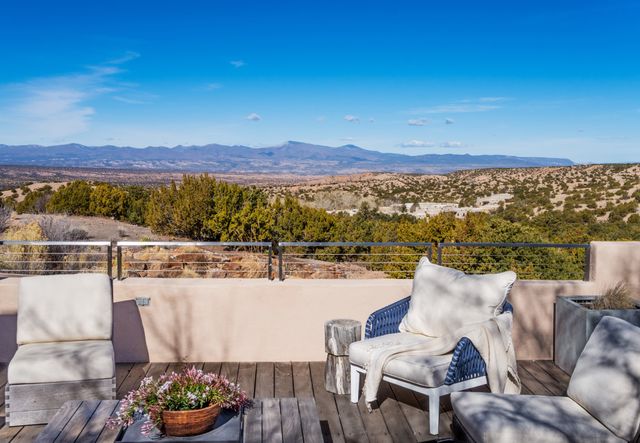 24 Calle Encanto, Tesuque, NM 87506