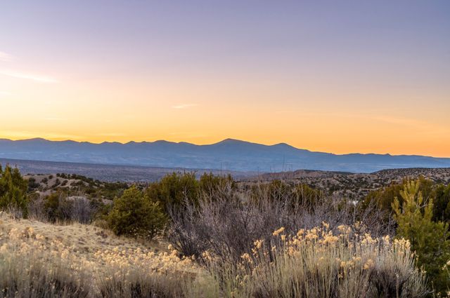 24 Calle Encanto, Tesuque, NM 87506