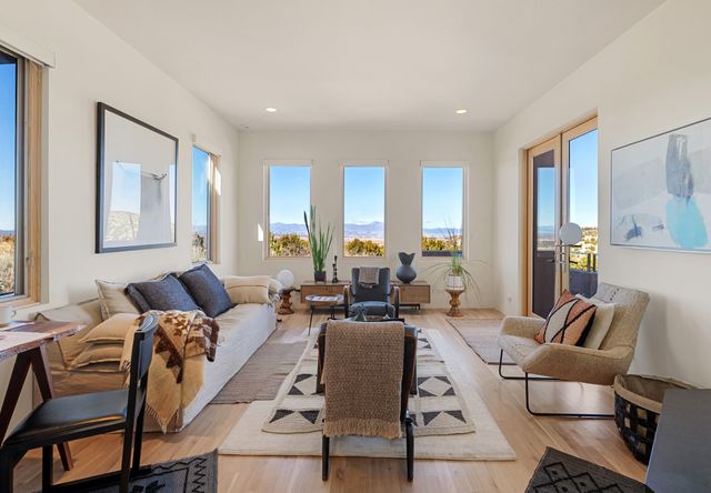 24 Calle Encanto, Tesuque, NM 87506