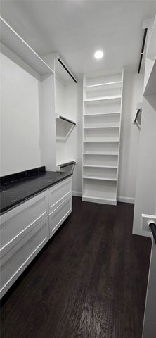 210 Knob Hill Drive, Granbury, TX 76048