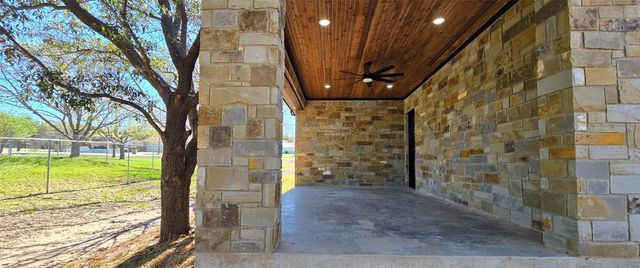 210 Knob Hill Drive, Granbury, TX 76048