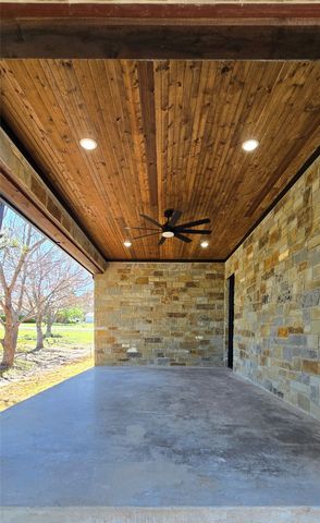 210 Knob Hill Drive, Granbury, TX 76048