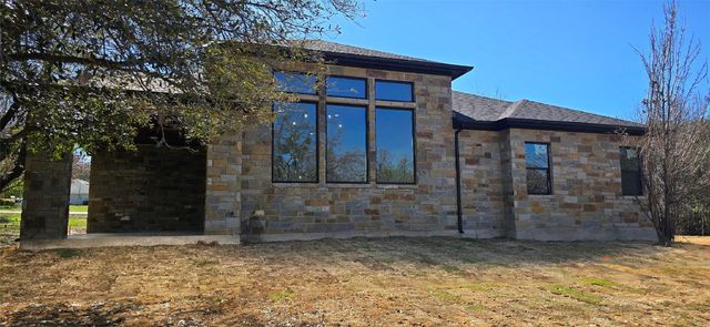 210 Knob Hill Drive, Granbury, TX 76048