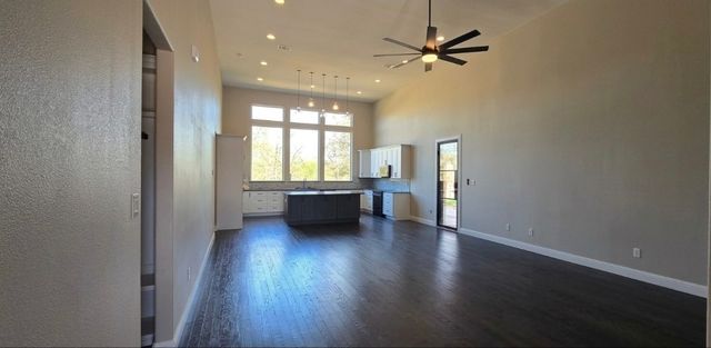 210 Knob Hill Drive, Granbury, TX 76048