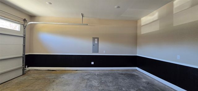 210 Knob Hill Drive, Granbury, TX 76048