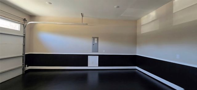 210 Knob Hill Drive, Granbury, TX 76048