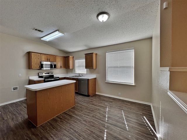 1901 Berkeley Drive, Glenn Heights, TX 75154