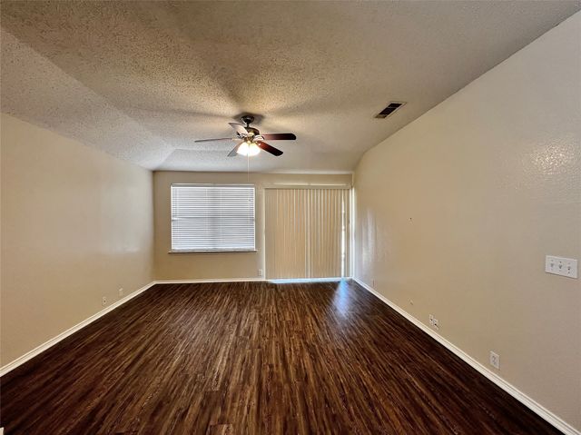 1901 Berkeley Drive, Glenn Heights, TX 75154