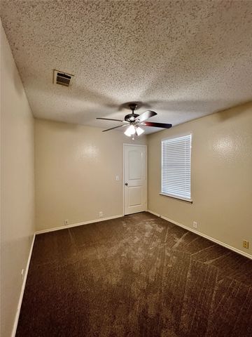 1901 Berkeley Drive, Glenn Heights, TX 75154