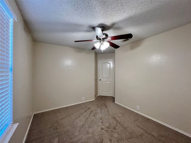 1901 Berkeley Drive, Glenn Heights, TX 75154