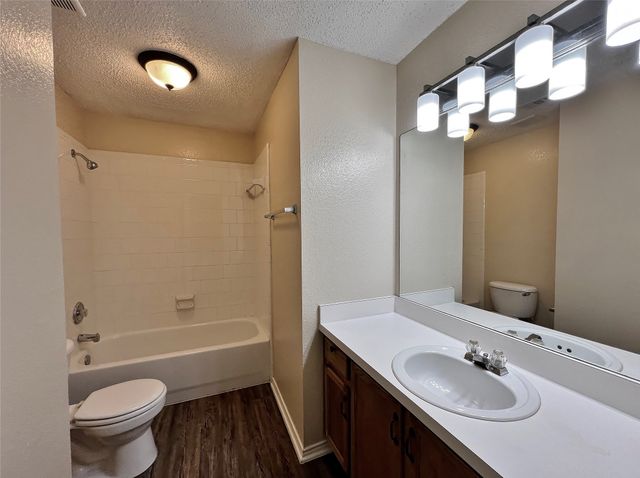 1901 Berkeley Drive, Glenn Heights, TX 75154