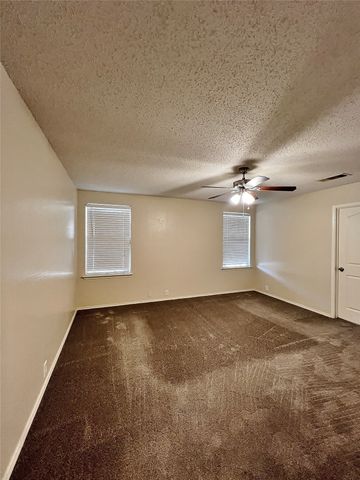 1901 Berkeley Drive, Glenn Heights, TX 75154