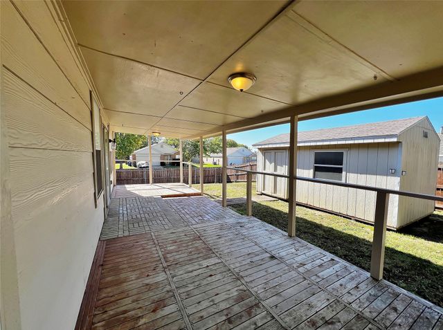 1901 Berkeley Drive, Glenn Heights, TX 75154