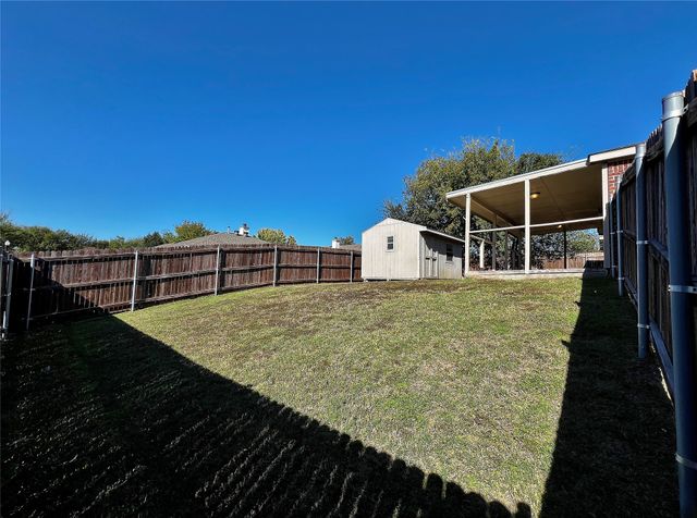 1901 Berkeley Drive, Glenn Heights, TX 75154